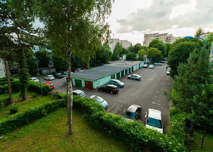 The Mews - Central Apartment Near Afi Mall