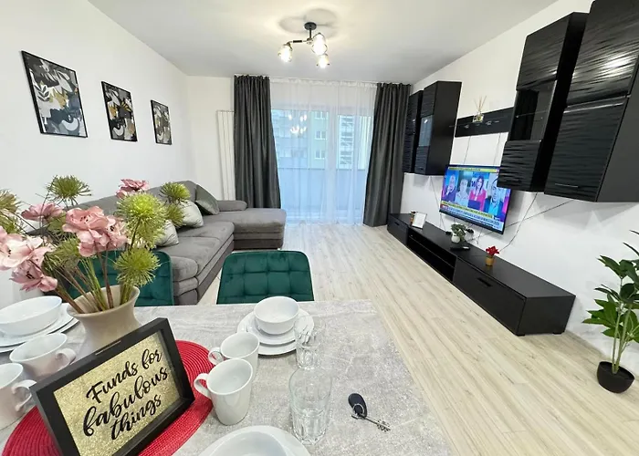 Luxury Glam Apartments Coresi Mall Area - Parking Option
